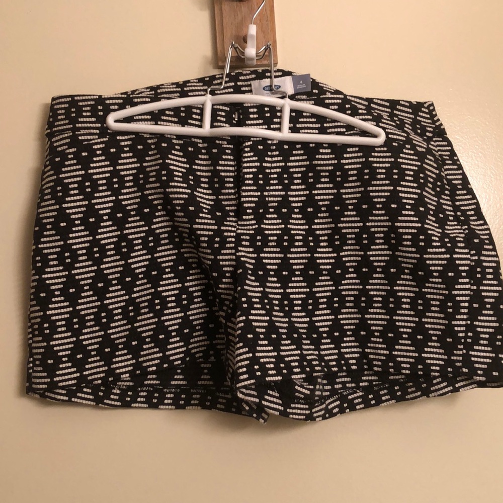 Old Navy black and white shorts